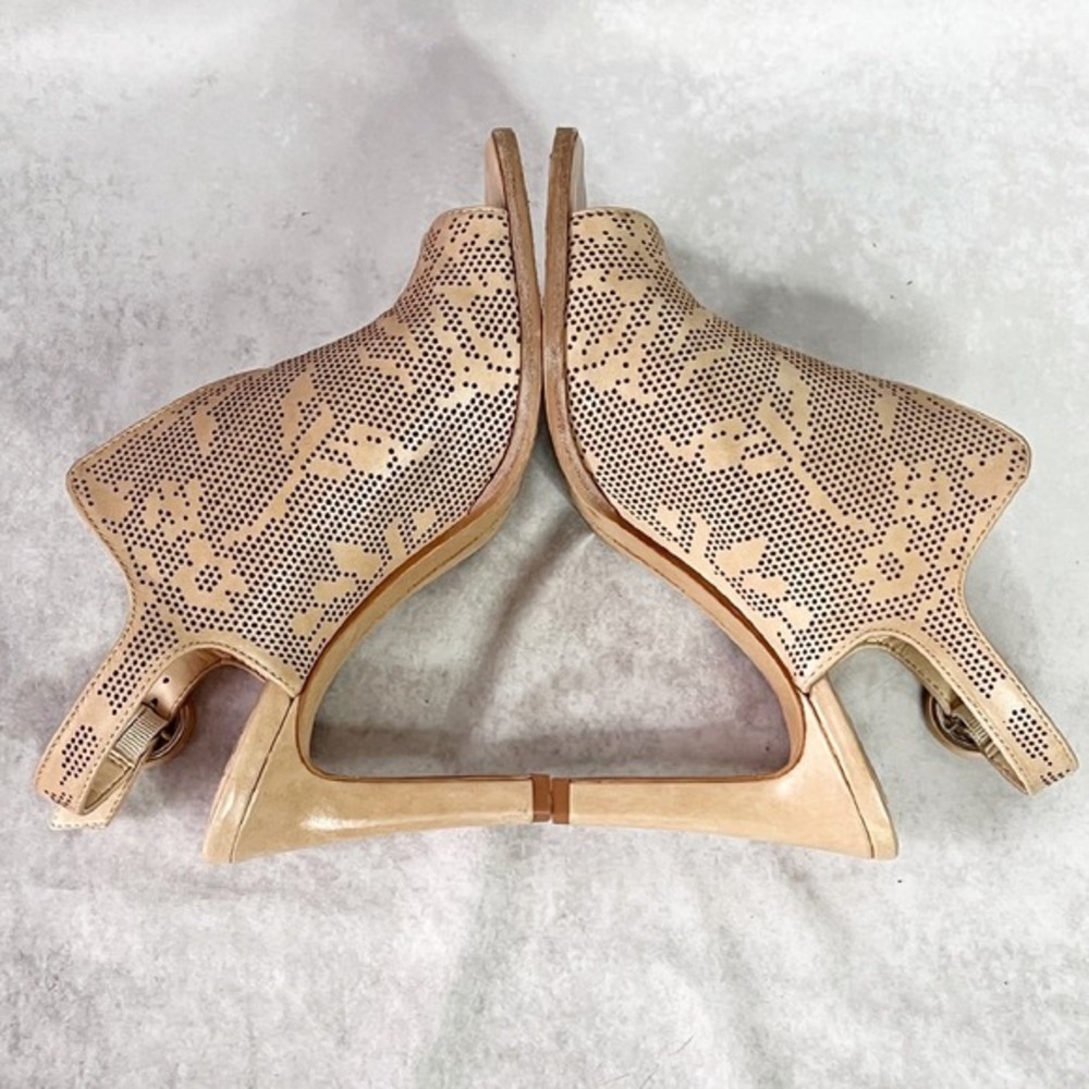 Vince Camuto Nattey2 Perforated Leather Sandals Slingback Heels Size 7.5 - Picture 6 of 10